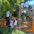 Počelo sklanjanje parkovske kapije: U Banji Koviljači biće postavljena nova na ulazu u park