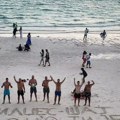 Luda poruka navijača Srbije sa plaže na Filipinima za najboljeg košarkaša Kanade: "Gildžes-Šaj..."