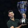 Đokoviću uručen pehar za najboljeg tenisera godine