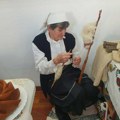 Марица Кљајић једна од ретких жена која чува од заборава стару вештину предења вуне