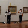 Aktivisti napali sliku Kloda Monea: Prosuli supu na umetničko delo u muzeju u Lionu (video)