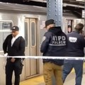 Ubistvo u podzemnoj železnici, putnik gurnut pod voz u Njujorku