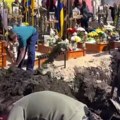 Jezive slike sa ukrajinskog groblja: Grobari rade punom parom, ne mogu da sahrane ljude na dnevnom nivou (video)