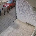 Žena „u po bela dana“ krala betonske ploče sa trotoara