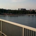 Muškarac pao sa Mosta slobode Dramatična scena u Novom Sadu