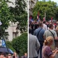 Срби у ЦГ и данас на ногама против издаје Вијоре се заставе Србије и краљевине Црне Горе