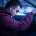 За неверицу! Возач заспао на семафору: Момци га видели и одмах одреаговали, погледајте како је све завршено