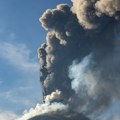 Pogledajte fascinatnu erupciju Etne: Crni pepeo prekrio gradove, zatvoreni aerodromi