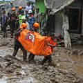 Najmanje 20 osoba stradalo u poplavama i klizištu na indonežanskom ostrvu Sumatra