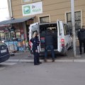 Kosovska Mitrovica, policijski upad u zgradu preduzeća "Urbanizam", privedena direktorka