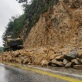 Nakon nekoliko dana ponovo prohodan put Bijelo Polje - Berane: Uklonjena ogromna količina kamenja i stena