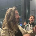 Princ od Vranje stigao u Srbiju: Stefan doleteo iz Bazela, nasmejan i raspoložen pozirao i slao "srce" svima