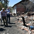 Ministar Glišić i narodni poslanik Laketić u selu Bresničić koje je pretrpelo veliku štetu u požaru: Država će pomoći da se…
