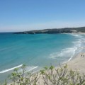 „Ne preporučuje se kupanje“ Na Pelješcu detektovane fekalije Ešerihija koli prisutna u moru na plaži u Stonu