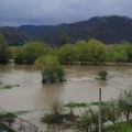 (Foto) Zapadna Morava se izlila kod Požege, pod vodom oko 200 hektara, prekinut put ka Pilatovićima