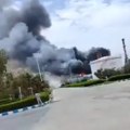 Ovo je snimak današnjeg uništavanja iranske rafinerije nafte! I posle sporazuma o prekidu, došlo je do jakog udara! Izrael…