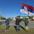 PETI DAN NA „AVALI“: Građani Zrenjanina od jutra trube i pružaju podršku – „STUDENTI POBEĐUJU“ Građani Zrenjanina 5. dan!…