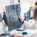 Proboj u lečenju retke dečje epilepsije: Tinejdžer samostalno hoda zahvaljujući terapiji krojenoj po meri pacijenta