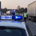 Smrtonosni sudar u Zemunu: Automobil završio pod kamionom