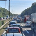 Automobili na granici u Batrovcima čekaju šest sati, na Horgošu četiri