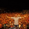 Keba peva zemljacima: Grad poklanja koncert Lozničanima