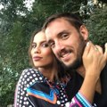 Žena Viktora Troickog u izazovnoj haljini! Crna čipka preko butine, leđa cela gola: U ovakvom izdanju je niste videli (foto)