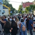 Građani protestovali ispred zgrade Policijske uprave Čačak, pristalice SNS se okupile ispred prostorija stranke