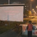 "Време је истекло, Драгане": Скуп испред Информера завршен минутом тишине и перформансом
