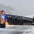 Sneg napravio haos u Hrvatskoj: Kamion se prevrnuo kod Ogulina, prekinut saobraćaj, vozila se preusmeravaju