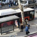 Tuča u autobusu na Žarkovu: Muškarac leži bez svesti, policija na licu mesta