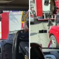 (Video) Vozači, vodite računa: Vatrogascima zatvoren put dolaska do požara na auto-putu