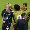 Da li je ovo najbizarniji crveni karton u istoriji Mundijala?! Prvi put primenjeno novo pravilo, sudiju zvali iz VAR sobe…