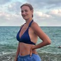 Nataša Kovačević u bikiniju grmi na plaži: Bivša košarkašica pokazala kako izgleda posle dva porođaja, sa mužem i decom uživa…
