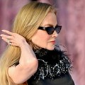 Nikol Kidman viđena sa čuvenim milionerom: Baškare se u bazenu, šuška se da joj je to novi dečko (foto)