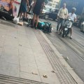 (Foto) Motociklista oboren kod pijace Skadarlija! Staklo rasuto po putu, auto oštećen sa prednje strane