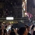 Brena i Boba Milančetu poslali cveće, a tu je i ostatak estrade! Velikani došli da koncert folk legende: Evo ko se sve pojavio…