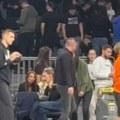 Vanja Marinković na zagrevanju, pogledajte kako pomaže kapiten Partizana