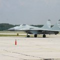 Ponoš: Austrijski jutjuberi prošetali po vojnom aerodromu u Batajnici, šta bi tek uredili diverzanti