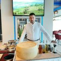 Hleb i so po tropskim suncem: Kuvar iz Zapadne Srbije vodi kuhinju grčko-mediteranskog restorana u Singapuru
