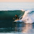 Australijanac kažnjen zbog surfovanja sa pitonom oko vrata