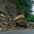 Ogroman kamen se odronio niz liticu na magistralu: Incident na putu Užice - Zlatibor