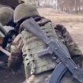 Lavovska hrabrost vojnika Vratio se po ranjenog druga, pa napao dron! (VIDEO)