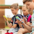 Bez telefona u školama u Italiji: Mobilni zabranjeni u svim osnovnim i srednjim školama