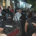 VIDEO Naprednjaci jajima gađali građane, okupljeni im uzvratili
