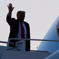 Tramp krenuo na Aljasku na sastanak s Putinom