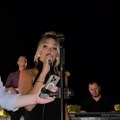Marija Mikić prvi put zapevala posle operacije u Turskoj! Otišla na njegov nastup i uzela mikrofon u ruke (video)