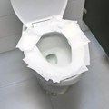 Da li možete da se zarazite u javnom toaletu preko daske WC šolje? Ako stavljate papir ili čučite, stiže upozorenje!