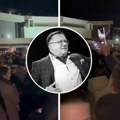 Nestvaran prizor u Sarajevu: Hiljade ljudi izašlo na ulice da oda počast Halidu, uglas pevaju Miljacku i Romaniju