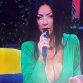 "Zar ja, ribetina, da doživim: To?" Naša pevačica je zbog muža i njegove ljubavnice bila u paklu, pa se povukla, a sad je u…
