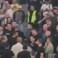 VIDEO Ćaci napali navijača zbog transparenta na utakmici Partizana: Poslao poruke studentima i Vučiću, a onda je usledilo…